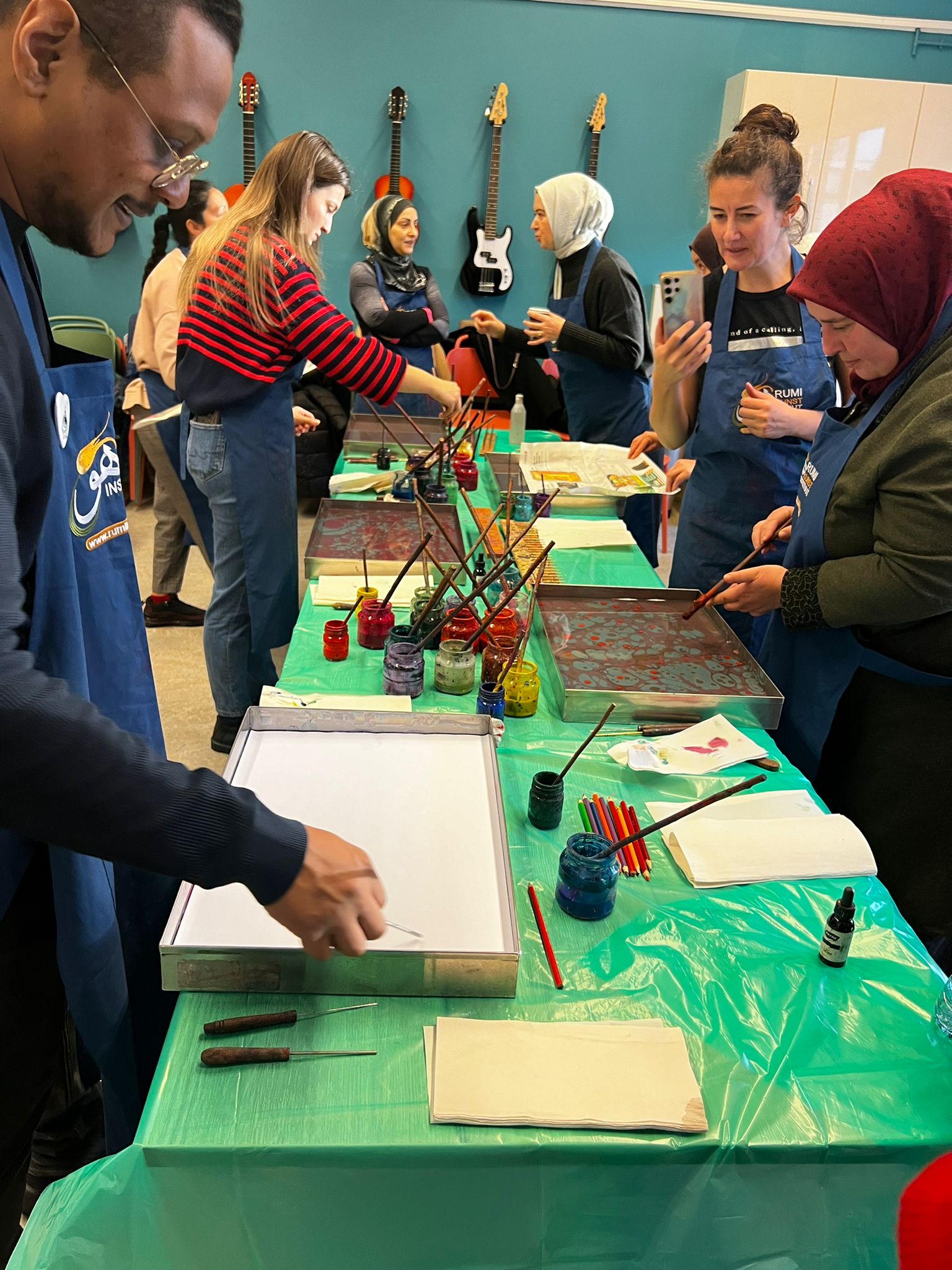 Geslaagde Ebru-workshop met ouders