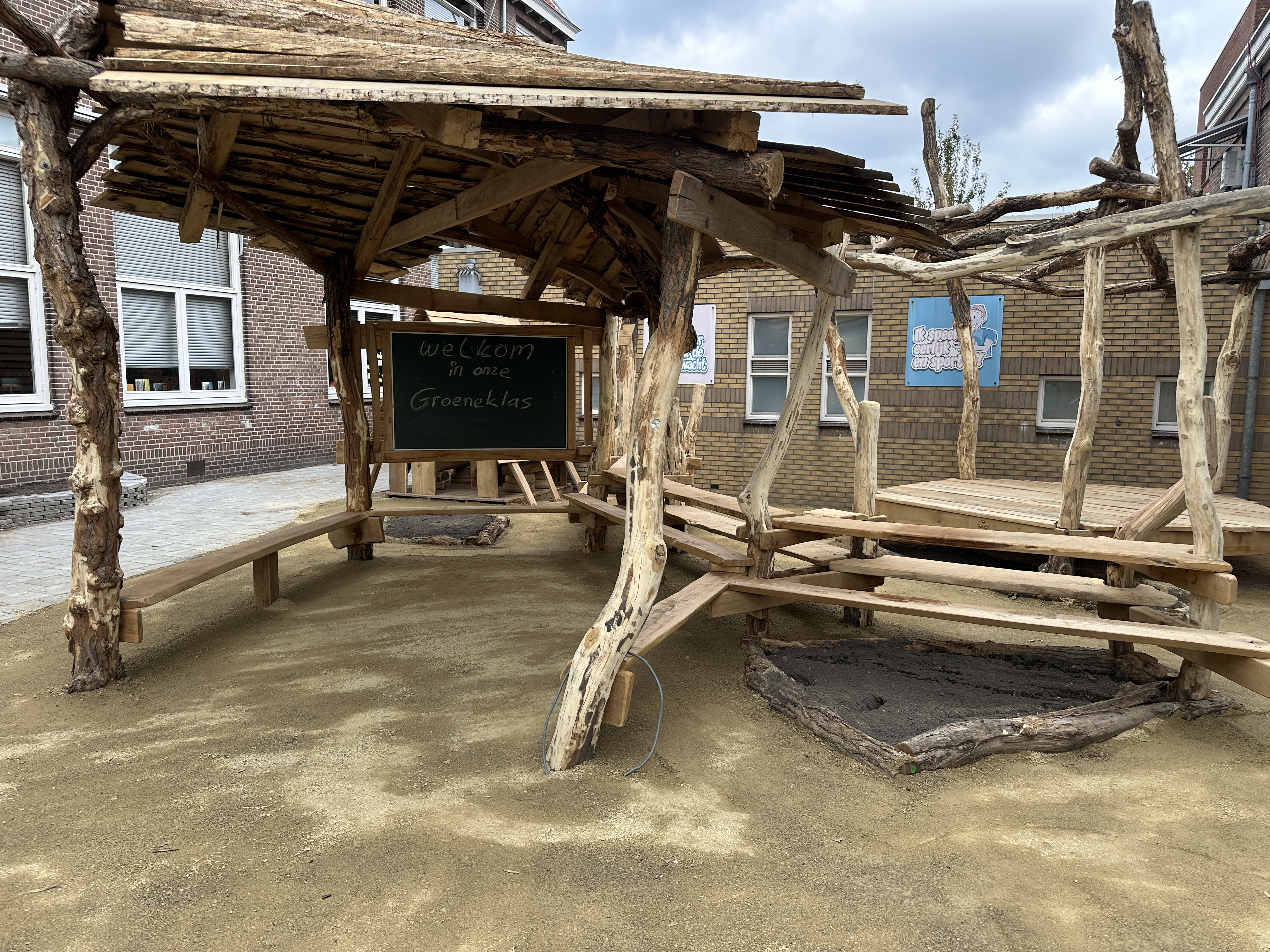 Update: Schoolplein vanaf maandag volledig in gebruik